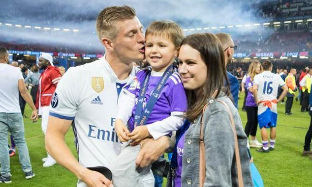 Toni Kroos : Le parcours du maître du milieu de terrain